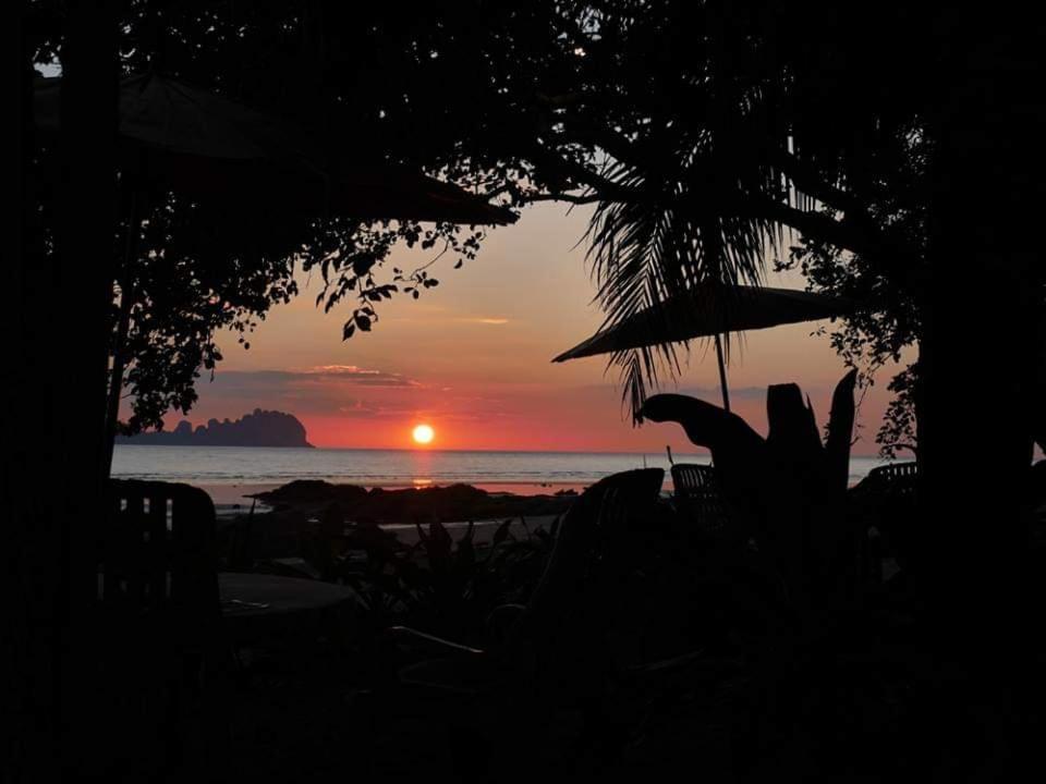 Hotel Dugong Koh Sukorn Ko Sukon Esterno foto